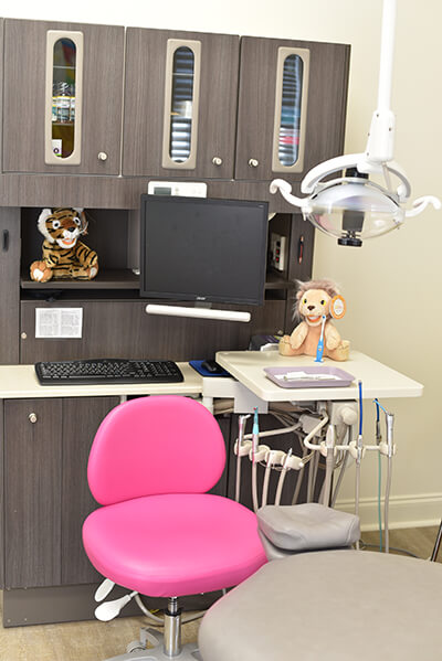 Assistants Desk - Pediatric Dentist in Madison, MS